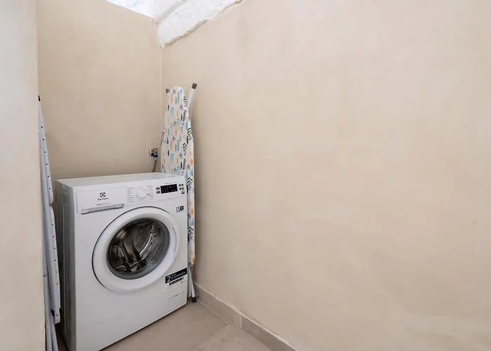 Guesthost - Before Sunset Appealing With Terrace * 奥斯图尼